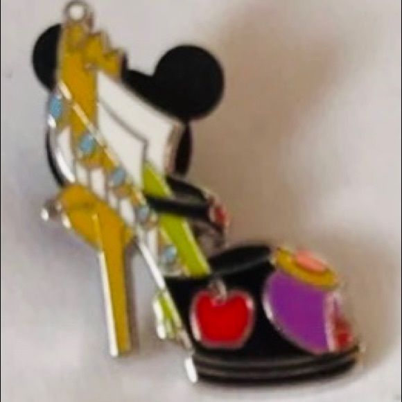 Brand New Set of 3 DISNEY Villain Pins - Picture 2 of 5